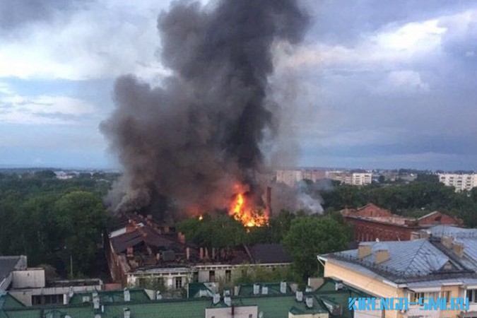 Корпус бывшего ИВВАИУ, музей и храм Дмитрия Донского спасти от огня не удалось
