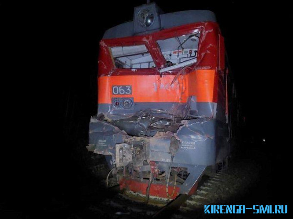 Три человека погибли: появились ужасающие кадры смертельного ДТП с поездом и фурой в Иркутской области 0