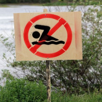 Роспотребнадзор запретил купаться в нескольких заливах Иркутска, Ольхонского и Казачинско-Ленского районов