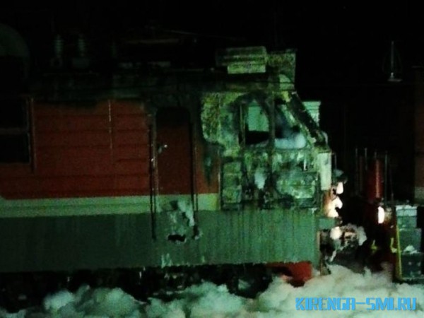Локомотив грузового поезда загорелся на ходу на перегоне Дельбичинда - Кунерма