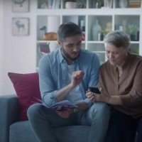 Tele2 запустил масштабную социальную кампанию «Переведи бабушку в интернет»