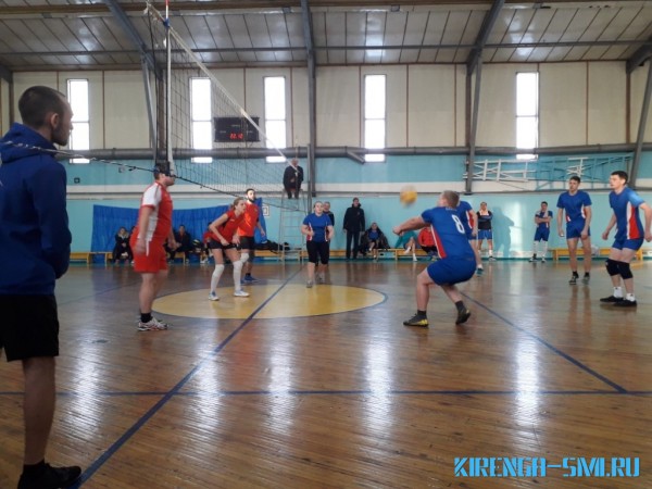 22 декабря в п.Магистральный спортивном зале «Первопроходец» прошли районные соревнования по разновозрастному волейболу