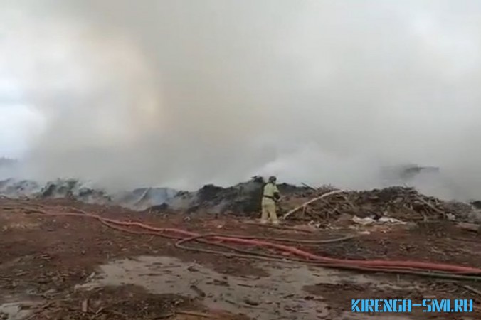 В Казачинско-Ленском районе горят отходы лесопиления