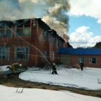 В Казачинское горит школа
