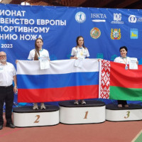 Несколько медалей с состязаний по спортивному метанию ножа привезла семья спортсменов из Казачинско-Ленского района