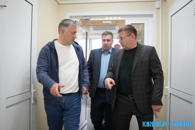 Игорь Кобзев посетил социальные объекты в Казачинско-Ленском районе