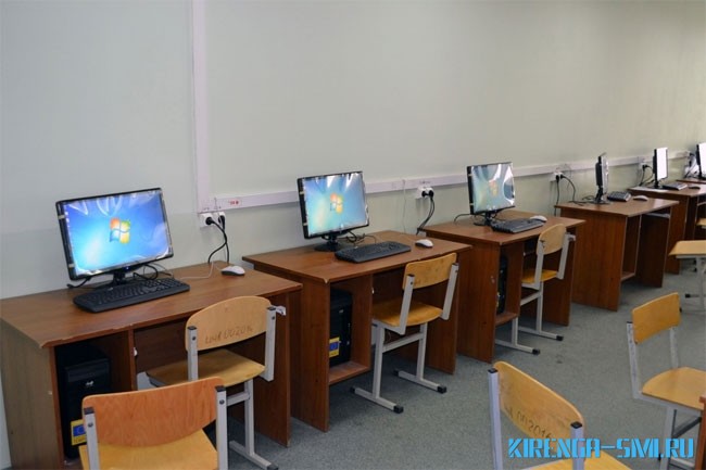 В двух школах поселка Магистральный ученики были вынуждены изучать информатику стоя