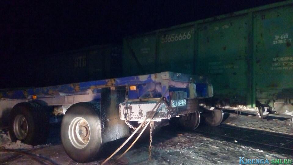 Большегруз столкнулся с грузовым поездом в Казачинско-Ленском районе