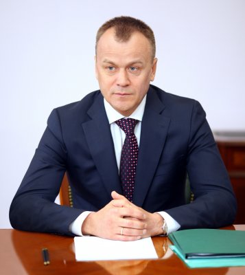Снести все деревянные школы в Иркутской области пообещал губернатор Сергей Ерощенко